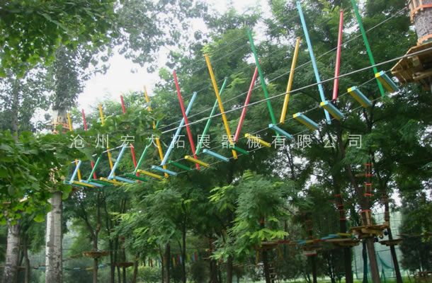 叢林X型棧道-叢林拓展設(shè)備-叢林探險器械