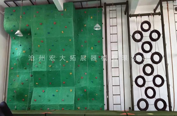 南昌某部隊室內(nèi)攀巖+攀爬基礎(chǔ)訓(xùn)練定制器械安裝完畢