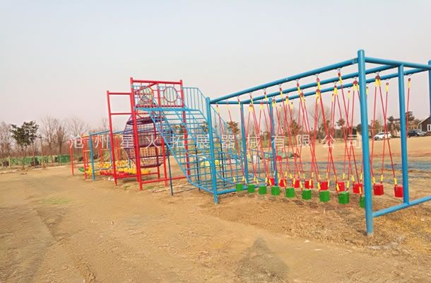 怎么才能讓青少年擺脫手機(jī)游戲，戶外拓展訓(xùn)練器材有妙招