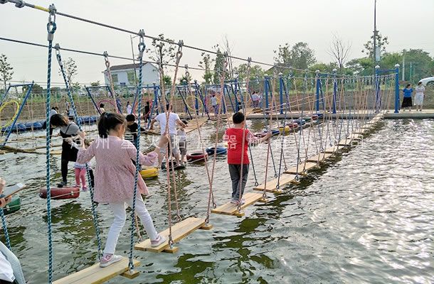 水上平步青云-水上拓展樂(lè)園設(shè)施-水上拓展設(shè)備