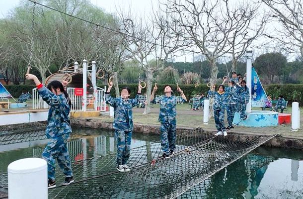水上叢林繩橋-水上拓展樂(lè)園設(shè)施-水上拓展設(shè)備