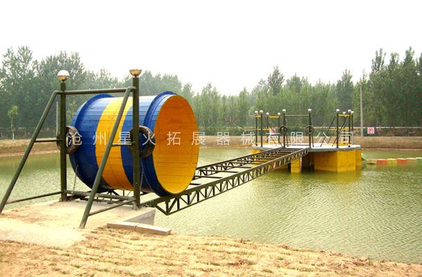 水上滾筒橋-水上拓展訓(xùn)練器材-兒童水上拓展