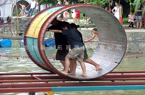 水上拓展樂園設施