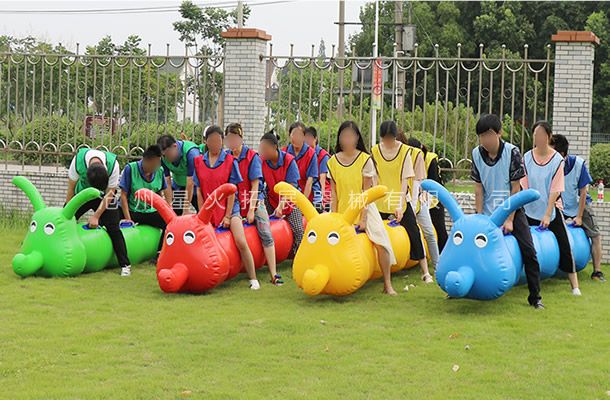 充氣毛毛蟲-團(tuán)建拓展道具-趣味運(yùn)動(dòng)會(huì)道具