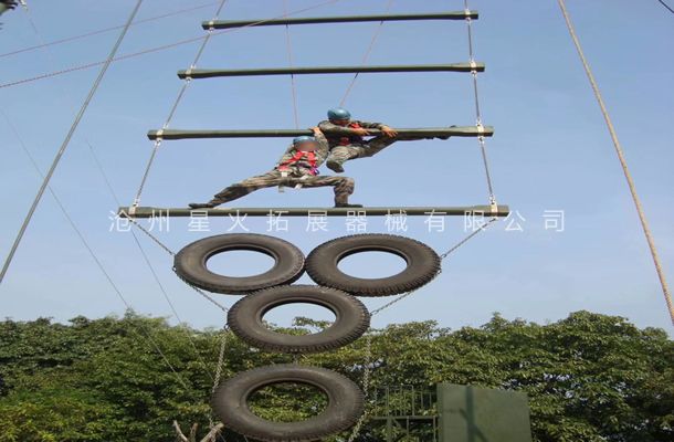 高空拓展器材，高空拓展訓(xùn)練架
