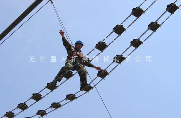 高空梅花橋-高空單項器材-勇往直前-高空拓展