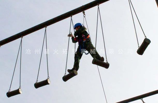 高空拓展器材，高空拓展訓(xùn)練架