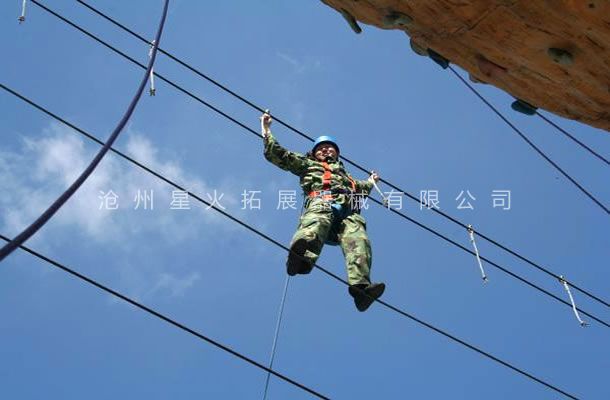 高空拓展器材，高空拓展訓(xùn)練架