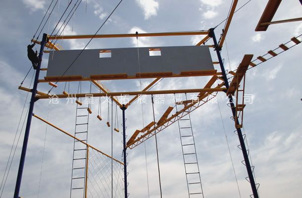 高空拓展器材，高空拓展訓(xùn)練架