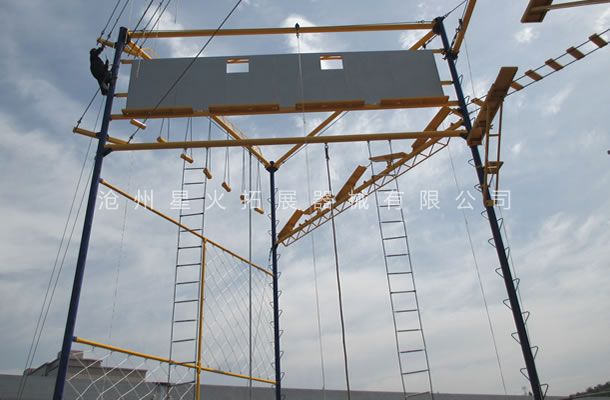高空拓展器材，高空拓展訓(xùn)練架