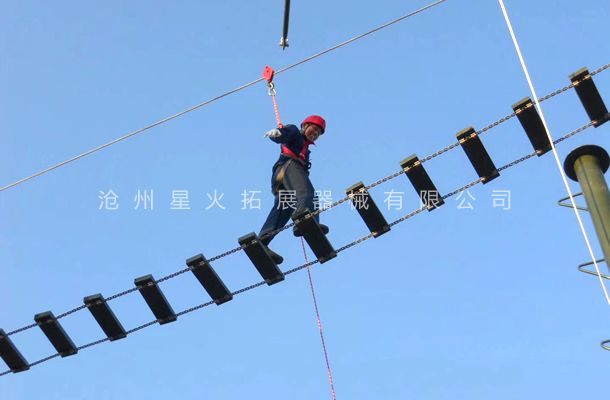 高空瀘定橋-高空單項器材-吊索橋-勇闖天塹