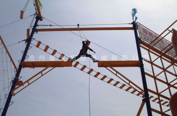 高空拓展器材，高空拓展訓(xùn)練架