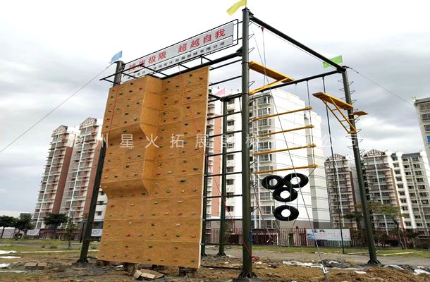 廣西省白色市瀚翔教育拓展訓(xùn)練基地，高空四面體安裝完工