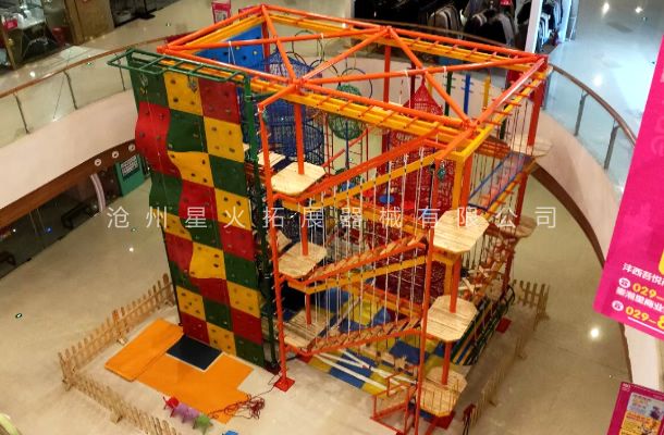 四川省綿陽市萬達商場中庭兒童網(wǎng)繩拓展樂園項目完工。