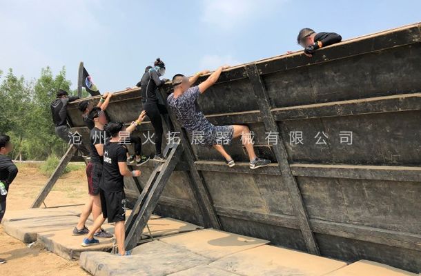 倒墻勇士-勇士闖關(guān)項目器材-戶外障礙賽設(shè)備廠家